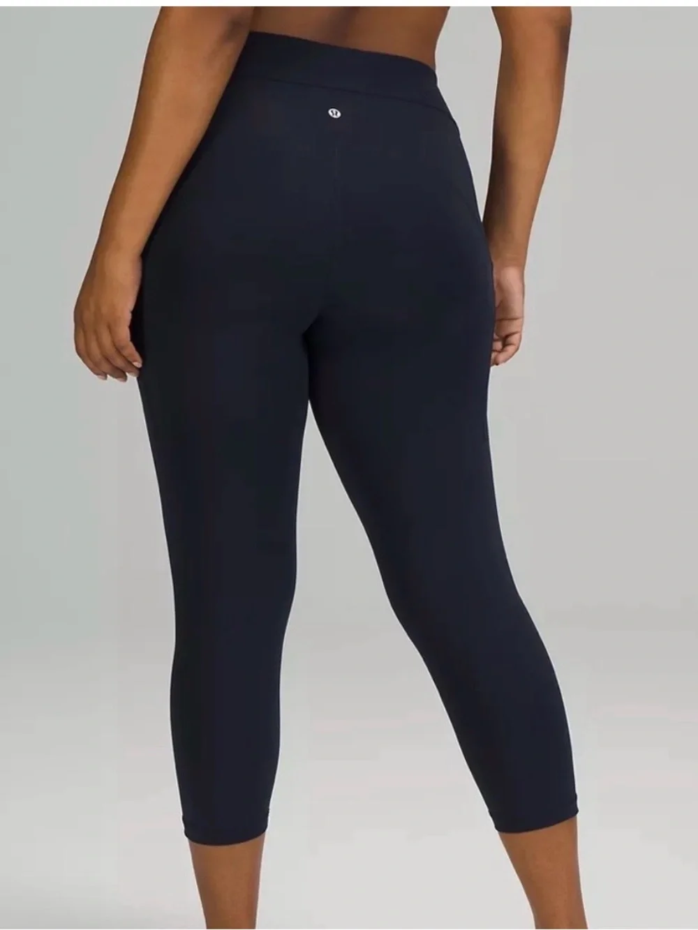 NWOTs LuLuLemon Size 18 Blue Power Thru High Rise Crop 23” Leggings LW6BPWS